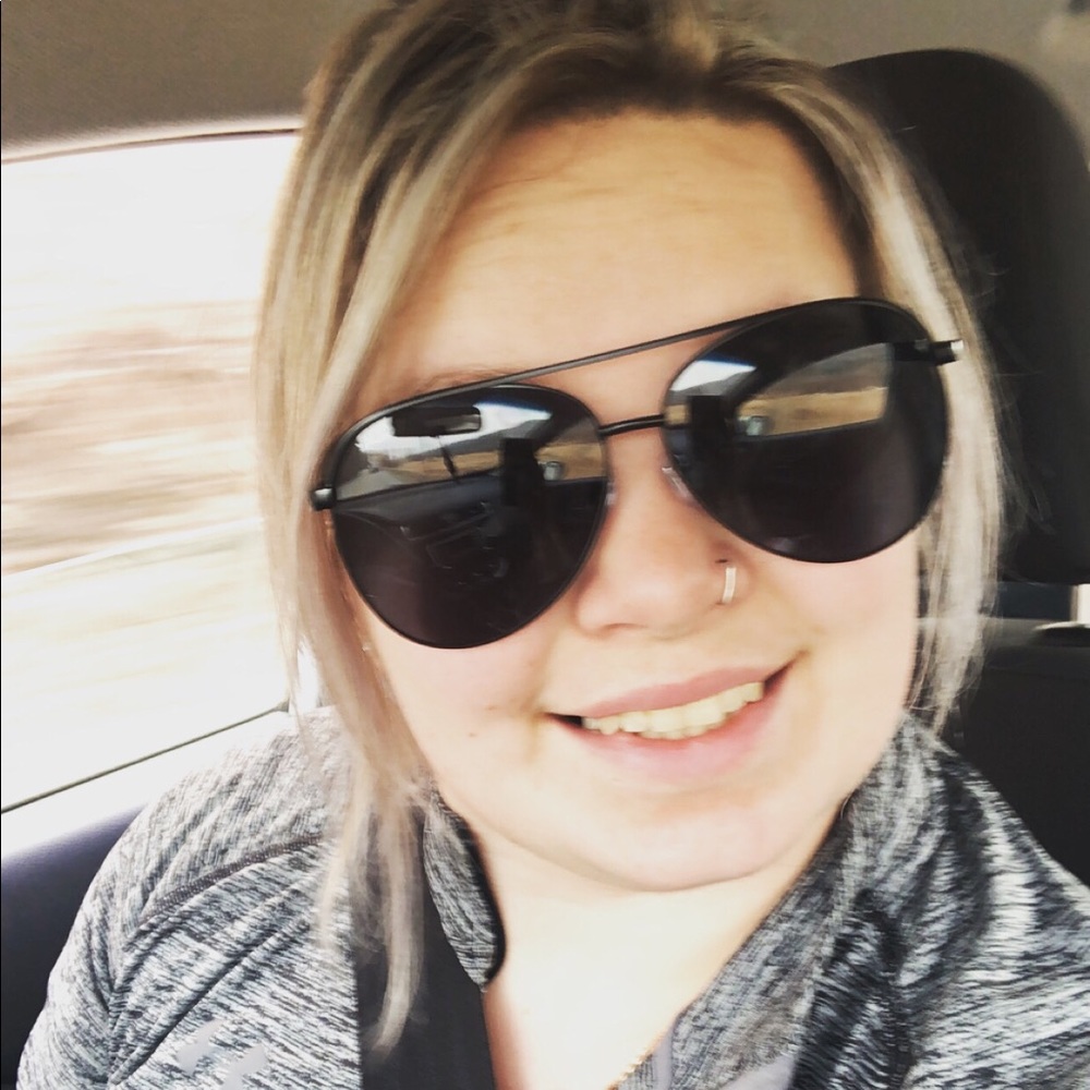Meet your Posher, Victoria